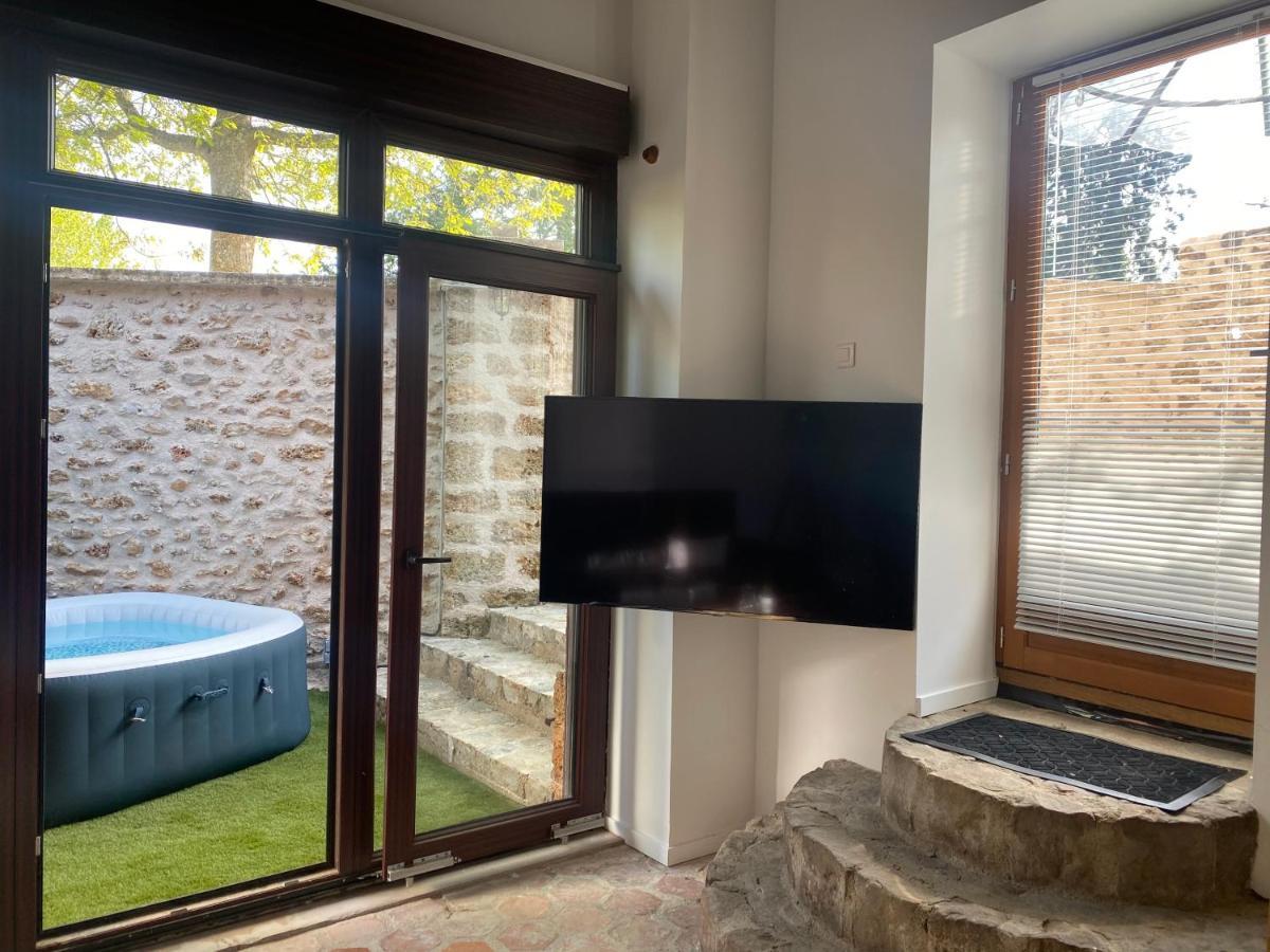 Studio Duplex Avec Spa Et Cour Privee Bonnelles Luaran gambar
