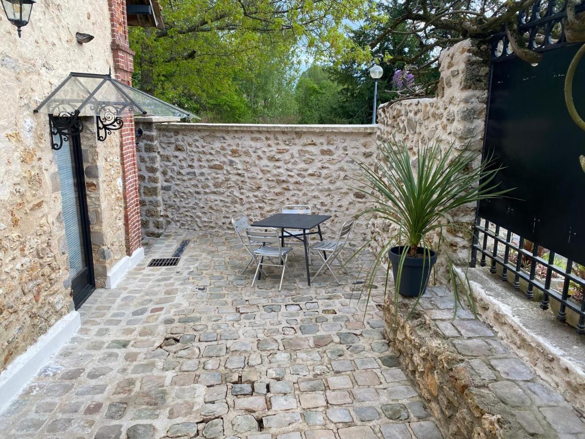 Studio Duplex Avec Spa Et Cour Privee Bonnelles Luaran gambar