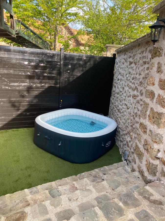 Studio Duplex Avec Spa Et Cour Privee Bonnelles Luaran gambar