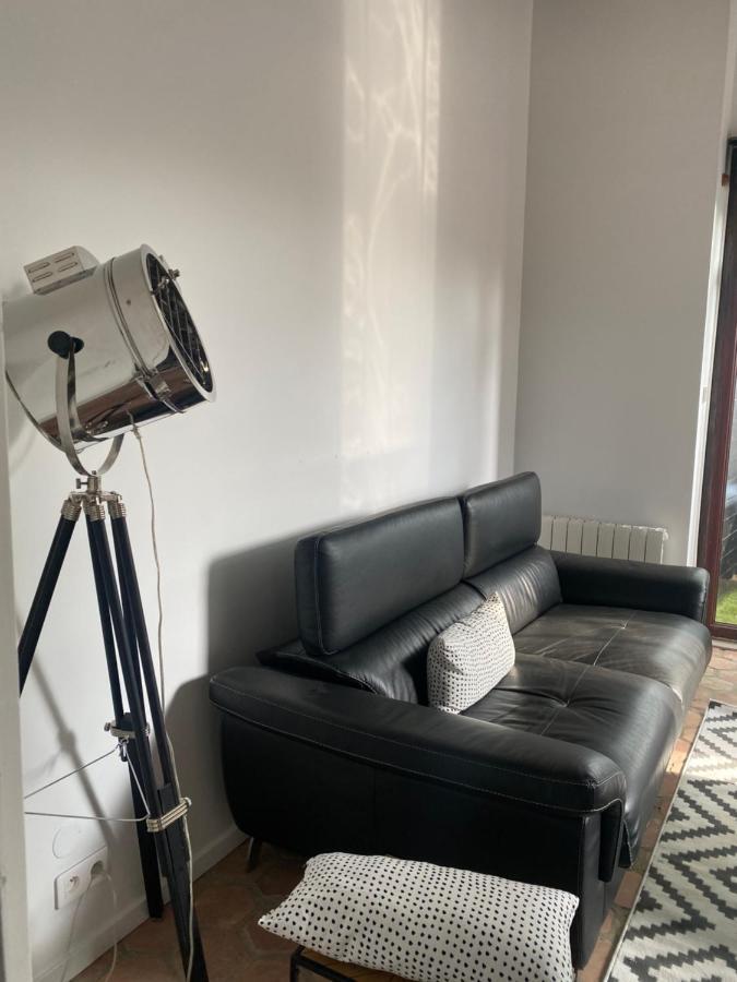 Studio Duplex Avec Spa Et Cour Privee Bonnelles Luaran gambar