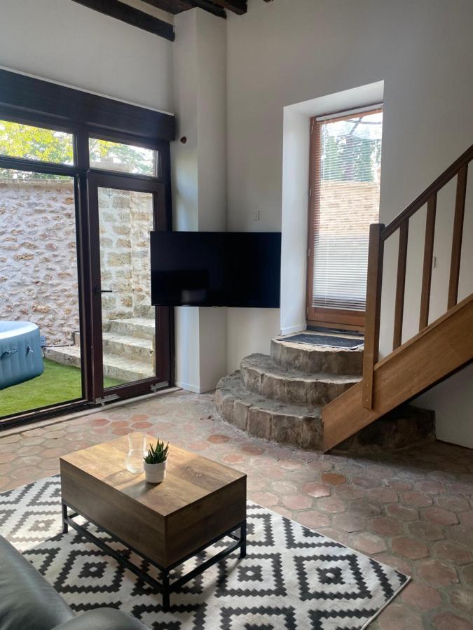 Studio Duplex Avec Spa Et Cour Privee Bonnelles Luaran gambar