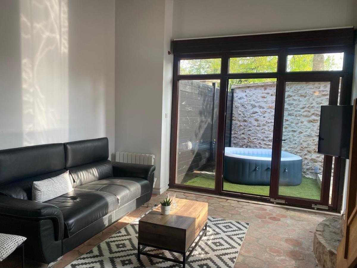 Studio Duplex Avec Spa Et Cour Privee Bonnelles Luaran gambar