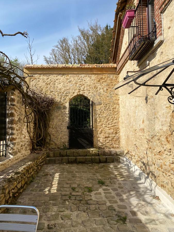 Studio Duplex Avec Spa Et Cour Privee Bonnelles Luaran gambar